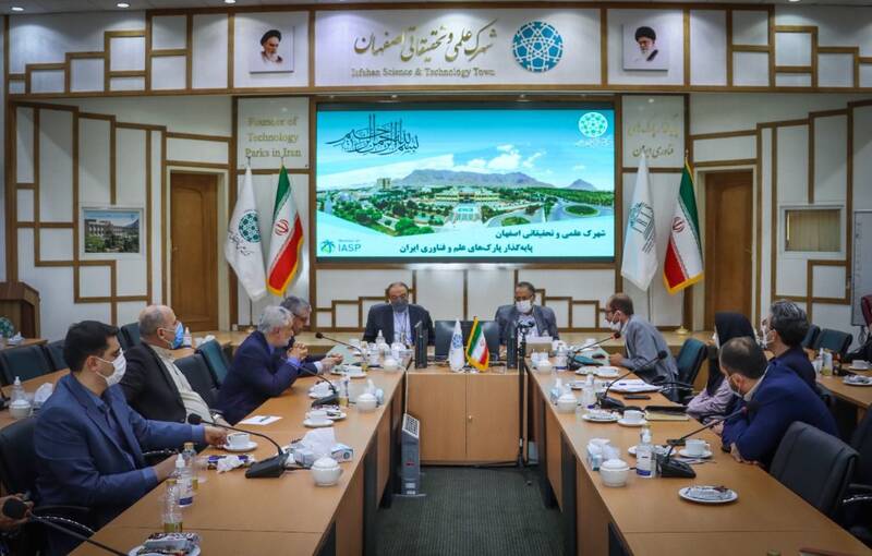 حمایت وزارت امور خارجه از شرکتهای دانش بنیان/ معرفی 350 شرکت در سایت برای صادرات