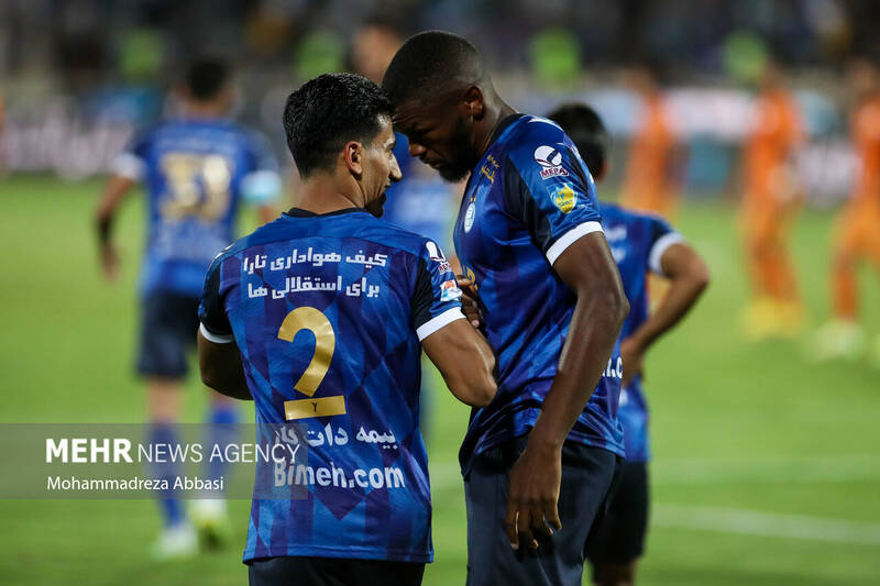 خیلی نگران سبک بازی استقلال هستم/ استقلال مثل آبگوشتی است که فقط به آن گوشت اضافه میشود!