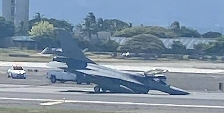 تایوان گرفتار مانور اسکادرانهای جنگندههای چین شده است