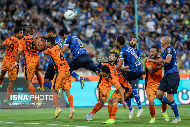 خیلی نگران سبک بازی استقلال هستم/ استقلال مثل آبگوشتی است که فقط به آن گوشت اضافه میشود!