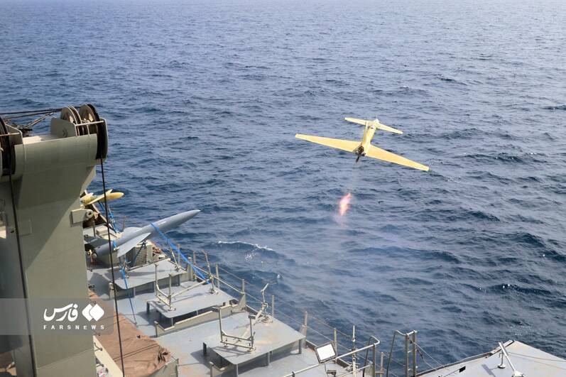 قدرتنمایی پرندههای ایرانی در آسمان / چرا ارتش رزمایش پهپادی برگزار کرد؟ 16