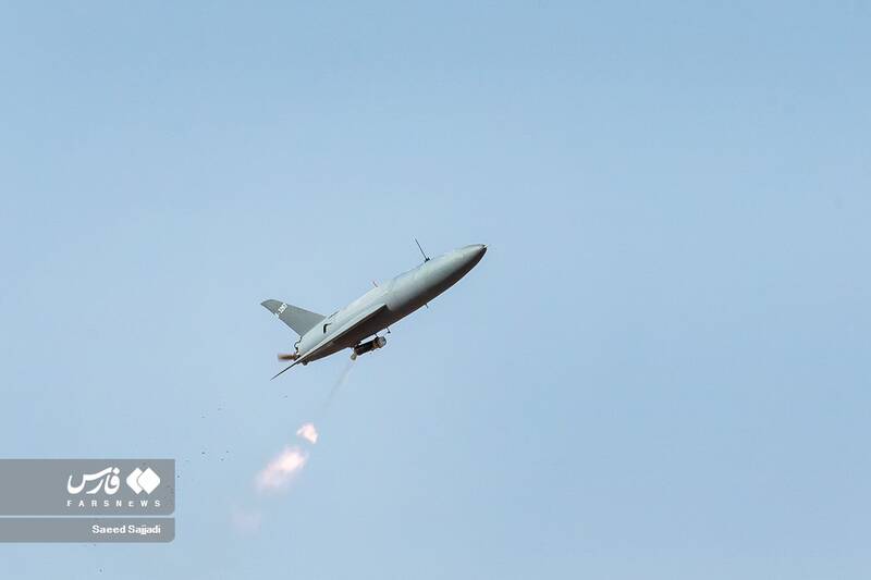 قدرتنمایی پرندههای ایرانی در آسمان / چرا ارتش رزمایش پهپادی برگزار کرد؟ 20