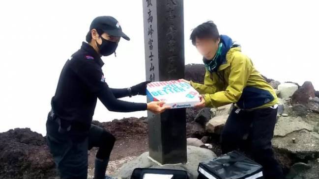 درخواست عجیب یک کوهنورد در ارتفاع ۳۸۰۰ متری +عکس