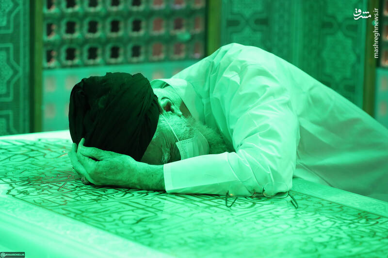 عکس/ غبارروبی مضجع مطهر رضوی با حضور رهبر معظم انقلاب