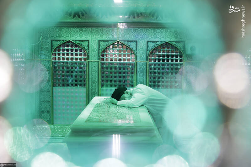 عکس/ غبارروبی مضجع مطهر رضوی با حضور رهبر معظم انقلاب