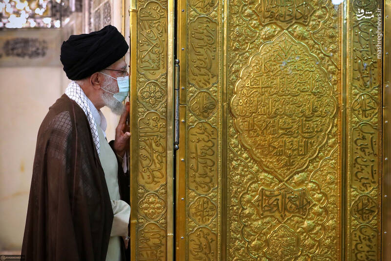 عکس/ غبارروبی مضجع مطهر رضوی با حضور رهبر معظم انقلاب