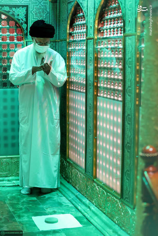 عکس/ غبارروبی مضجع مطهر رضوی با حضور رهبر معظم انقلاب