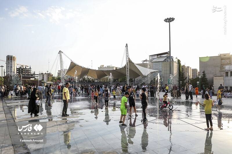 عکس/ بازی کودکان در آب و آتش