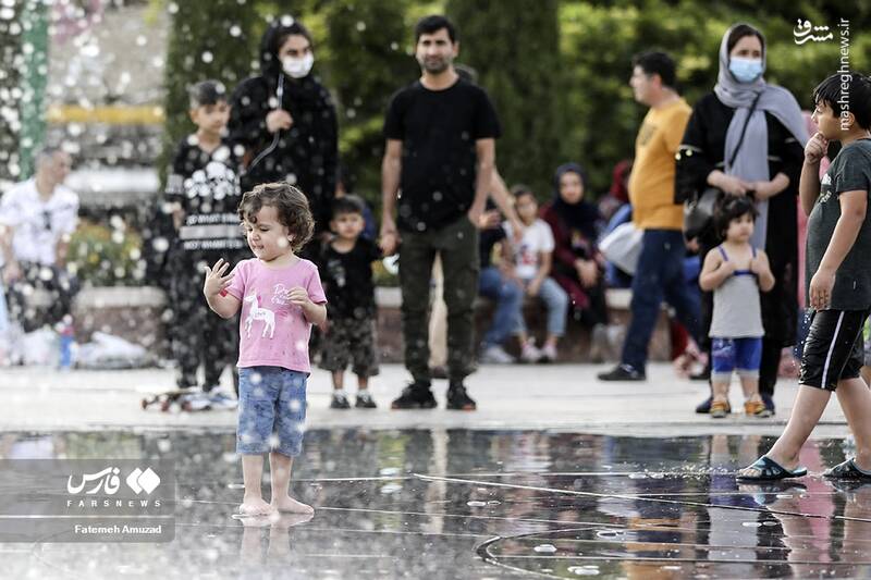 عکس/ بازی کودکان در آب و آتش