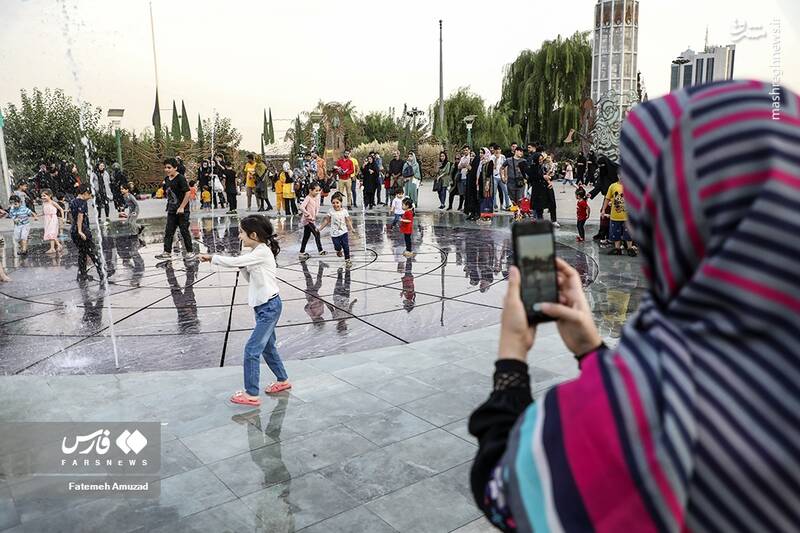 عکس/ بازی کودکان در آب و آتش