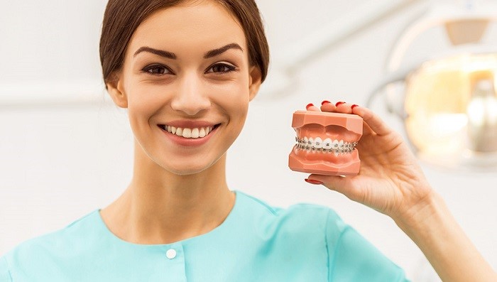 چرا هزینه ارتودنسی دندان زیاد است؟