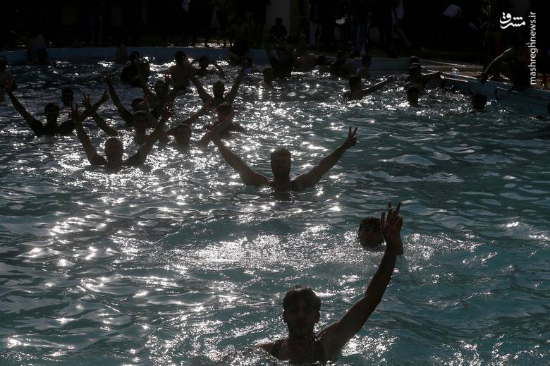 تصاویر جدید از هجوم صدریها به قصر جمهوری