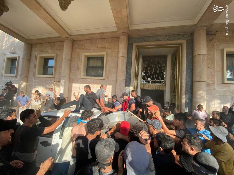 تصاویر جدید از هجوم صدریها به قصر جمهوری