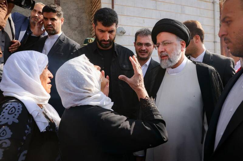 روایتی از سفر رئیسی به نقاط محروم ۳۱ استان/ همدلی صادقانه با مردم از «سیسخت» تا «قلعهگنج»