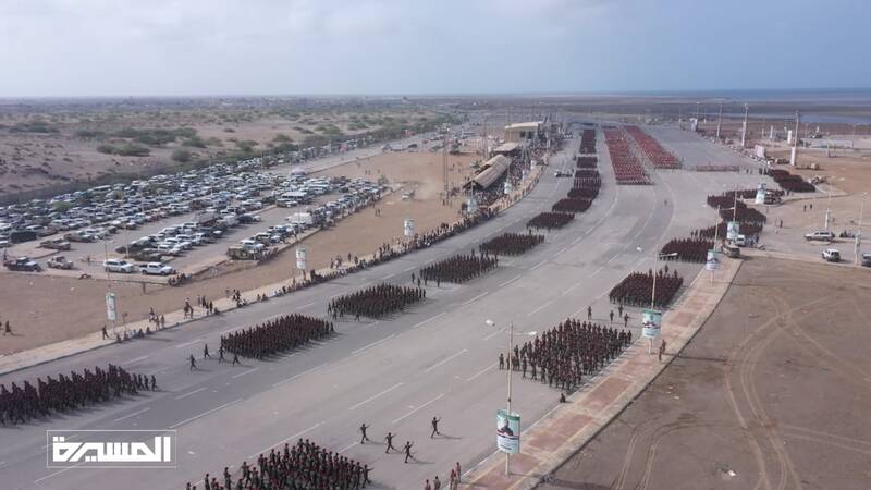 نمایش اقتدار نظامی یمن با رونمایی موشکهای جدید +عکس