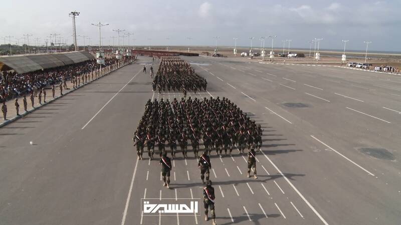 نمایش اقتدار نظامی یمن با رونمایی موشکهای جدید +عکس