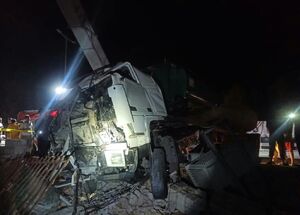 برخورد تریلر با ترانس برق یک کشته داشت برخورد تریلر با ترانس برق در اطراف شیراز یک کشته داشت