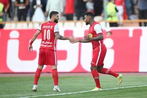 برد قاطع پرسپولیس مقابل هوادار در نیمه اول