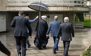 خطری که از بیخ گوش روحانی گذشت!/ چه کسانی میخواستند با «طرح استعفا» کشور را به بنبست بکشند؟