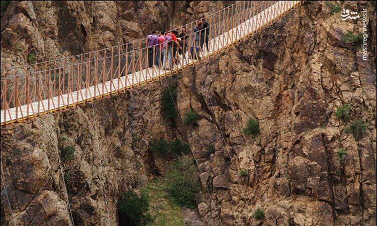تصاویری دیدنی از پل معلق پیر تقی در اردبیل