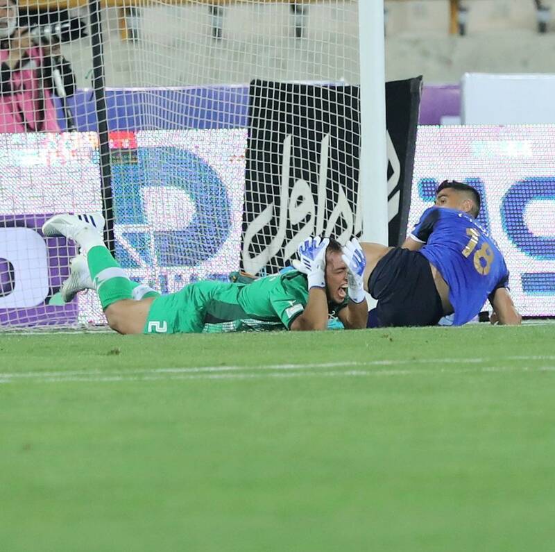 جراحت گلر پیکان پس از گل مردود استقلال +عکس