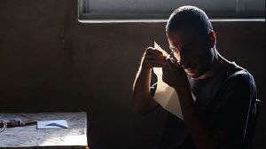 «شب؛ داخلی؛ دیوار»، فیلمی برای تبلیغ خلع سلاح نیروهای امنیتی + عکس