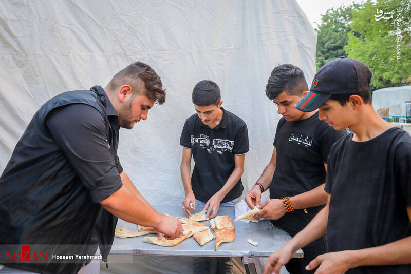 عکس/ پذیرایی از زائران اربعین در مواکب