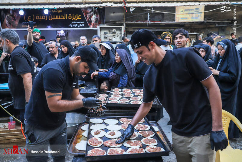 عکس/ پذیرایی از زائران اربعین در مواکب