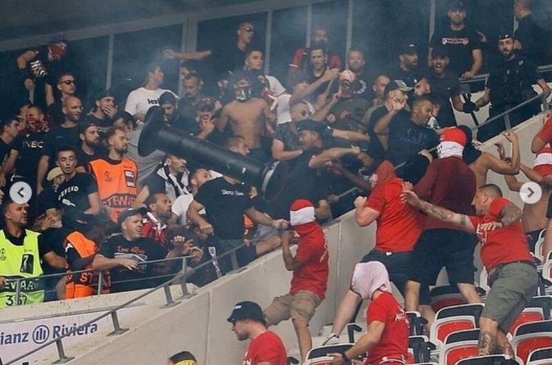 درگیری شدید بین هواداران دو تیم فوتبال +عکس و فیلم