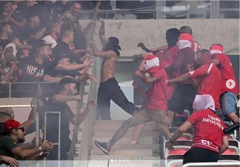 درگیری شدید بین هواداران دو تیم فوتبال +عکس و فیلم