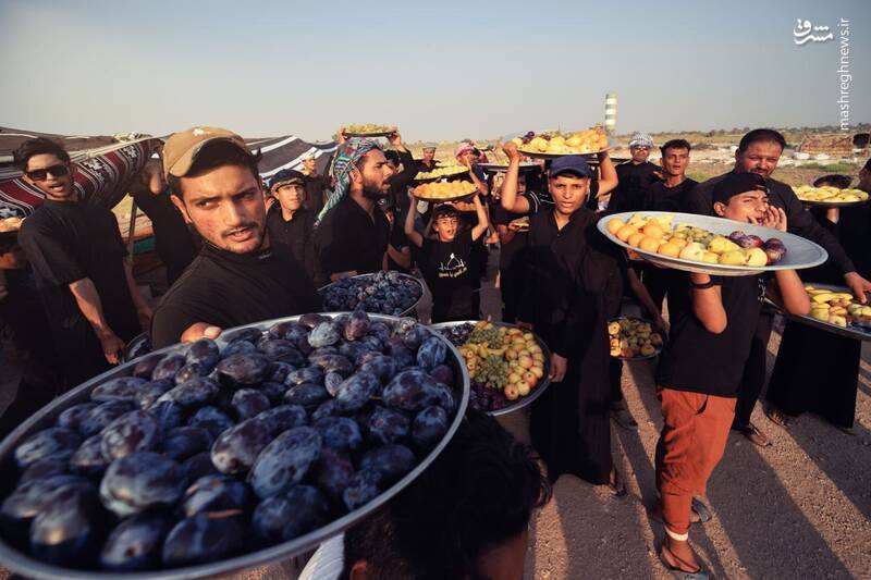 پذیرائی کودکان از زوار اربعین+ عکس