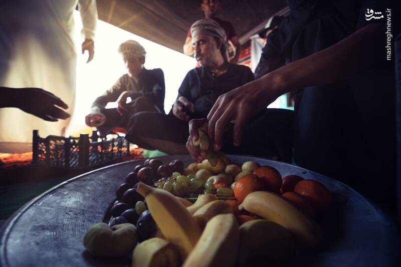 پذیرائی کودکان از زوار اربعین+ عکس