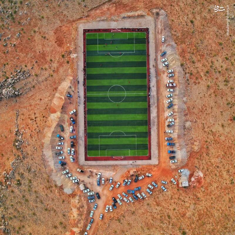 تصاویری از زمین فوتبال زیبا در شهر بانەورە