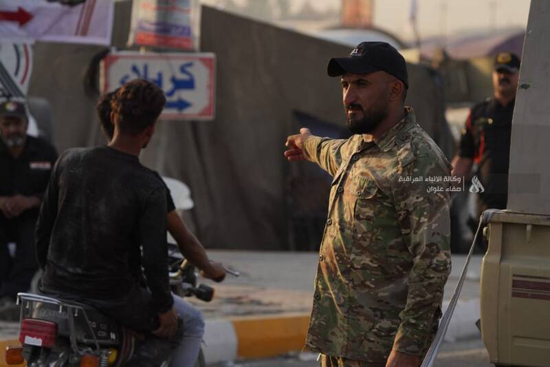 نظامیان عراقی در خدمت زائران اربعین امام حسین +عکس