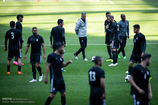 چه کسی بازیکنان تیم ملی را انتخاب کرده؟ 2