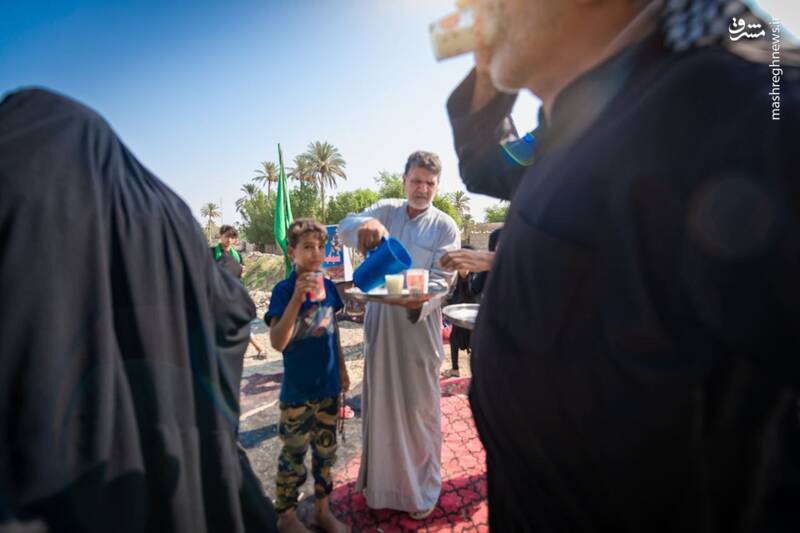 "موکب خانوادگی" خدمترسانی به زائران اربعین+ عکس