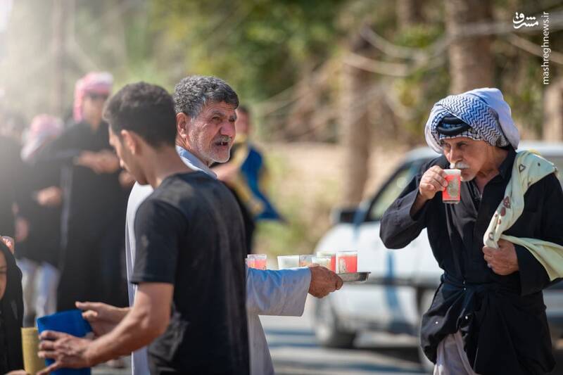 "موکب خانوادگی" خدمترسانی به زائران اربعین+ عکس