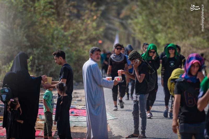 "موکب خانوادگی" خدمترسانی به زائران اربعین+ عکس