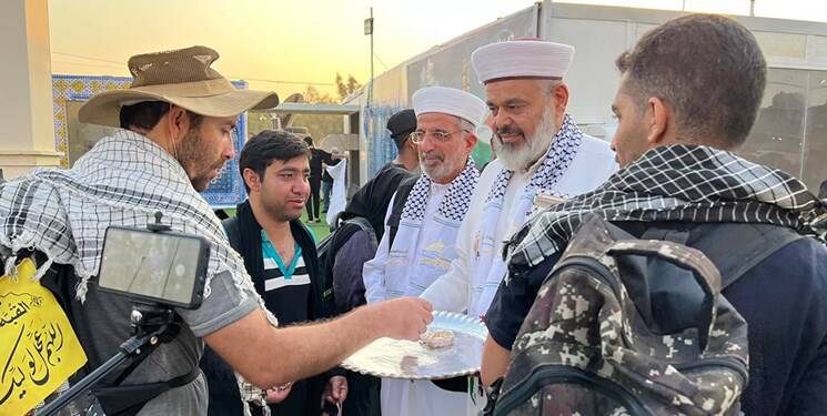 تصاویر بینظیری که فقط در راهپیمایی اربعین دیده میشود