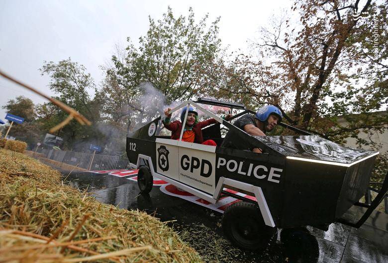 عکس/ مسابقات خودروهای دست ساز بدون موتور