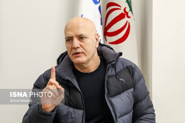 به لحاظ فنی چیزی از فرنگی کاران ندیدم/ موافق کنار گذاشتن بنا نیستم