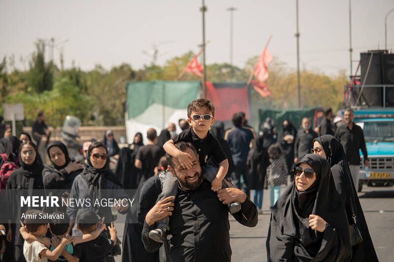 سوگواری جاماندگان اربعین در سراسر ایران / صحنه تجلی «انا من حسین» 26