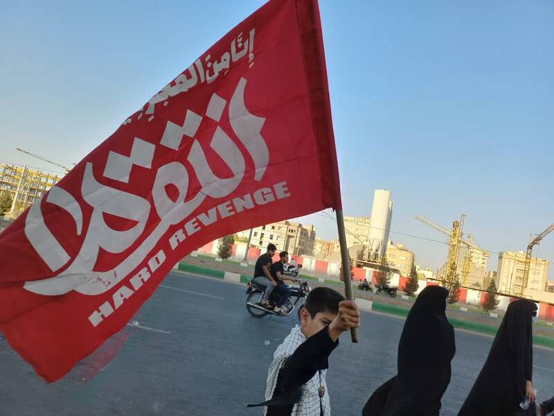 پیادهروی جاماندگان اربعین در بینالحرمین قم +فیلم و عکس