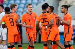 بدشانس ترین تیم تاریخ جام جهانی به دنبال طلسم شکنی / مسن ترین سرمربی جام تاریخ ساز میشود؟!