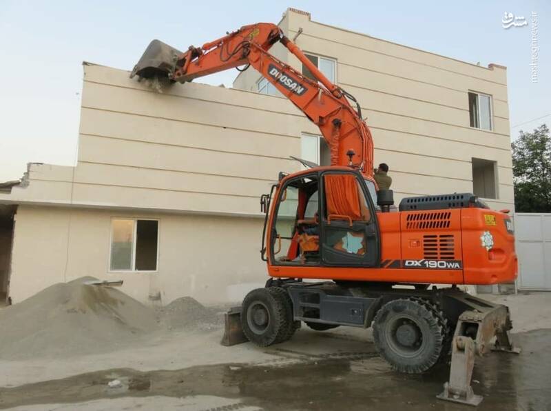 تخریب ۸ ویلا در منطقه ۱۸ +عکس