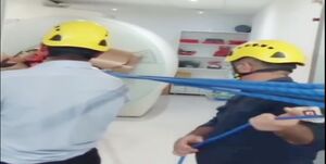 مکیده شدن کپسول اکسیژن همراه بیمار توسط دستگاه ام آر ای! + فیلم