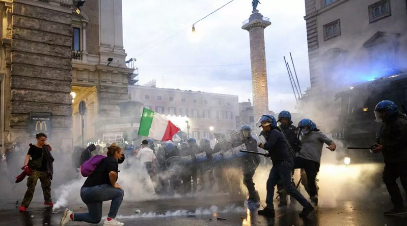 درگیری پلیس ضد شورش ایتالیا با معترضان در «پالرمو» +عکس