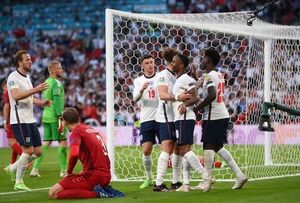 گشت و گذار در اردوی رقبای ایران / جنجال در انگلیس، مصدومیت در ولز و قرن بیستویکمیها در آمریکا