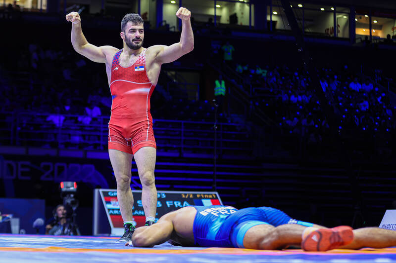 چرا کشتیگیران به بنا بدبین شدند؟/ یزدانی میلی به کشتی گرفتن با تیلور نداشت