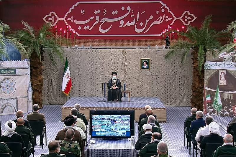 دفاع مقدس برای دیروز، امروز و فردا دارای اثر است/ نسل جدید خیلی از مسائل دفاع مقدس را نمیداند